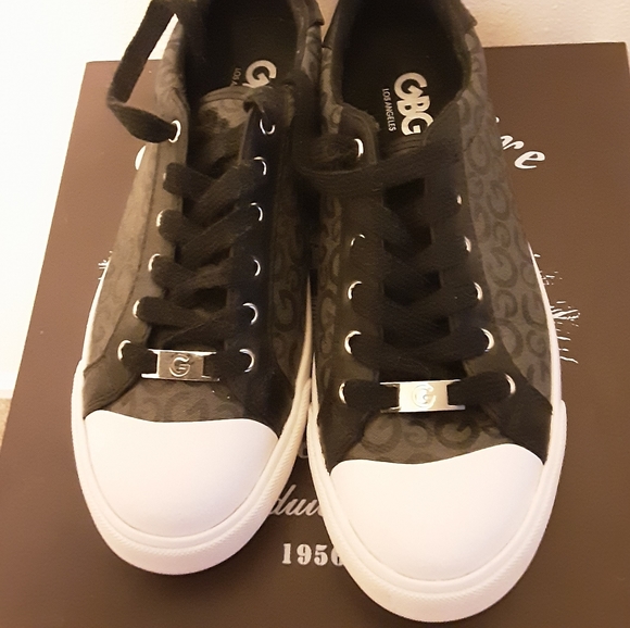 Guess Shoes Size 8 Canvas Monogram Sneakers NWOT - Picture 15 of 16